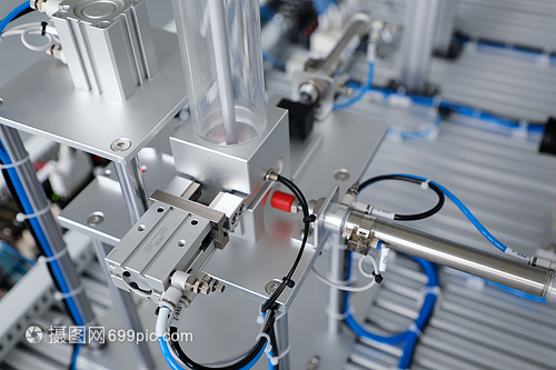 機(jī)電一體化 現(xiàn)代工業(yè)設(shè)備的智慧融合